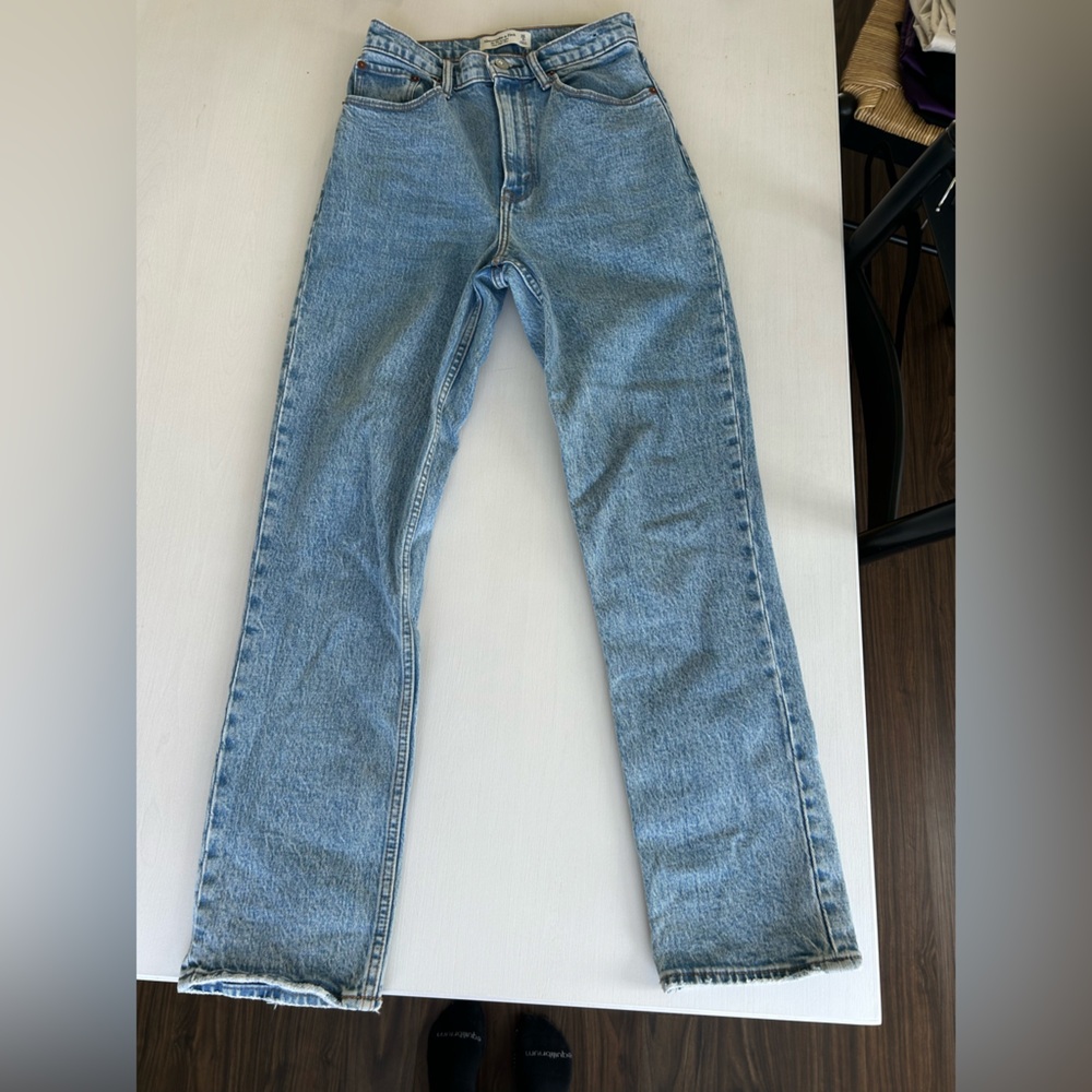 Abercrombie Medium wash high waisted size 26 Jeans